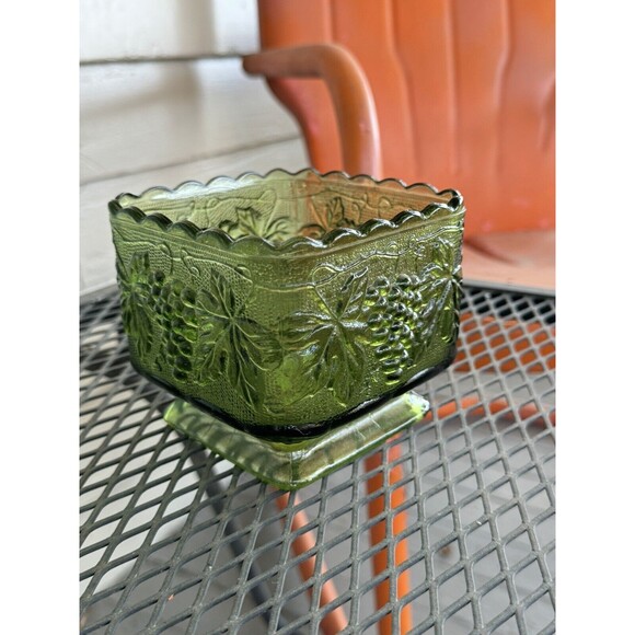 Vintage Anchor Hocking Square Green Glass  Dish Bowl Grapes and Leaves - Picture 4 of 4